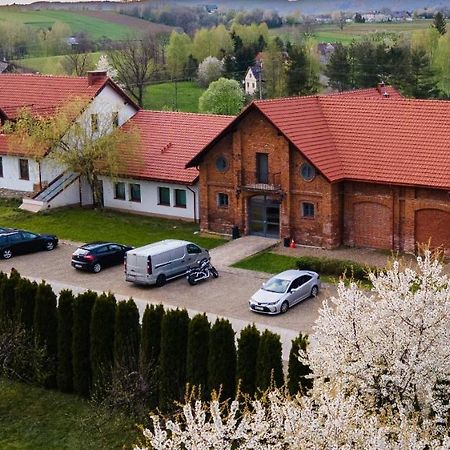 Dwor Kombornia - Folwark Bagian luar foto