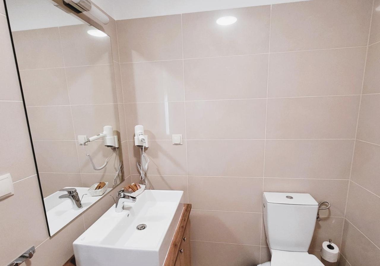Dwor Kombornia - Folwark Bagian luar foto
