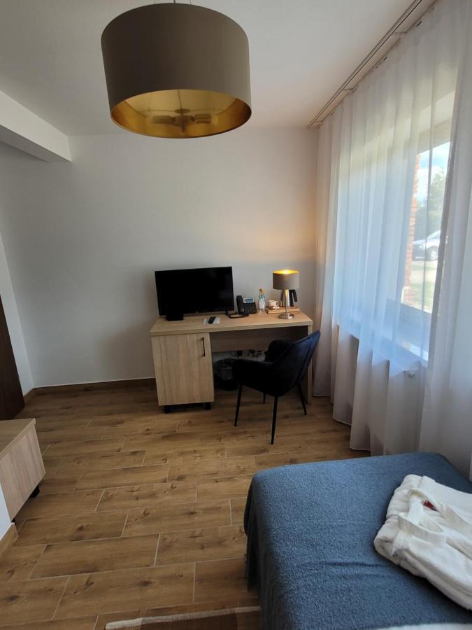 Dwor Kombornia - Folwark Bagian luar foto