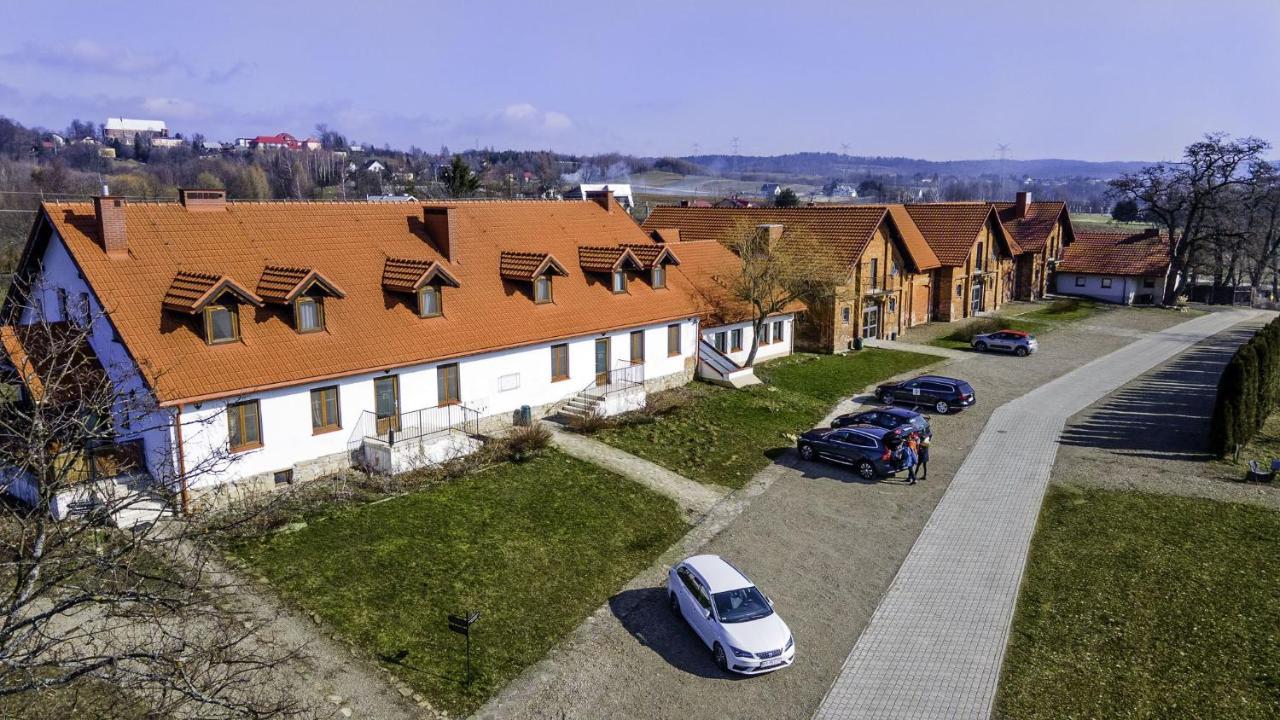 Dwor Kombornia - Folwark Bagian luar foto