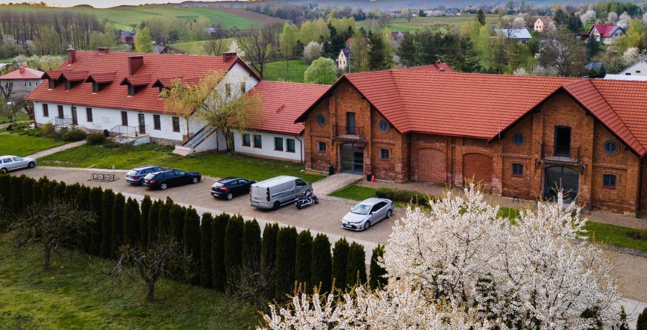 Dwor Kombornia - Folwark Bagian luar foto
